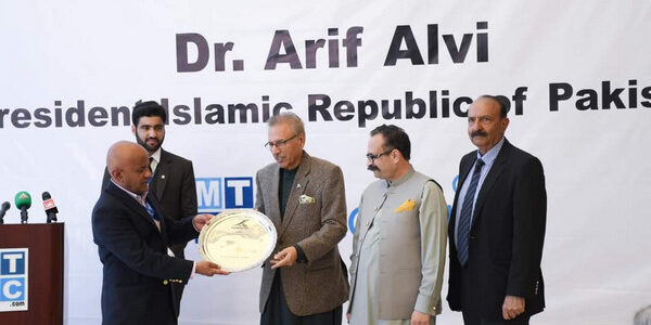 Arif Alvi Kashmir Air 261022