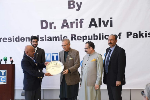 Arif Alvi Kashmir Air 261022